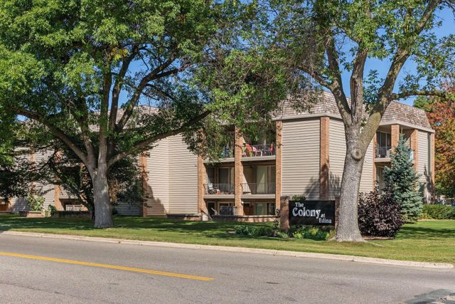 6423 Colony Way 1A, Edina, MN 55435