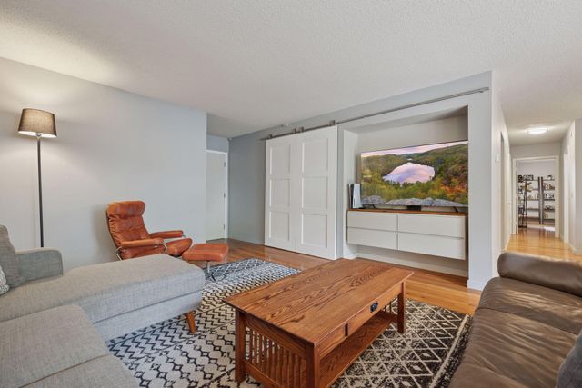 6423 Colony Way 1A, Edina, MN 55435