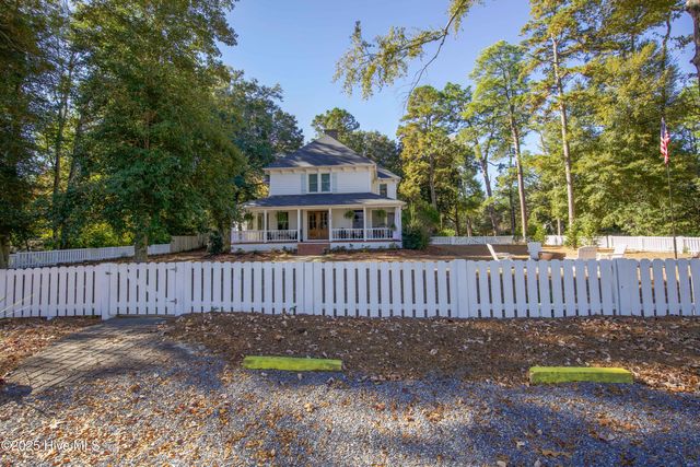 280 W Connecticut Avenue, Southern Pines, NC 28387