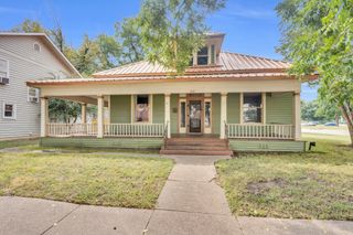 607 W Brown Street, Ennis, TX 75119