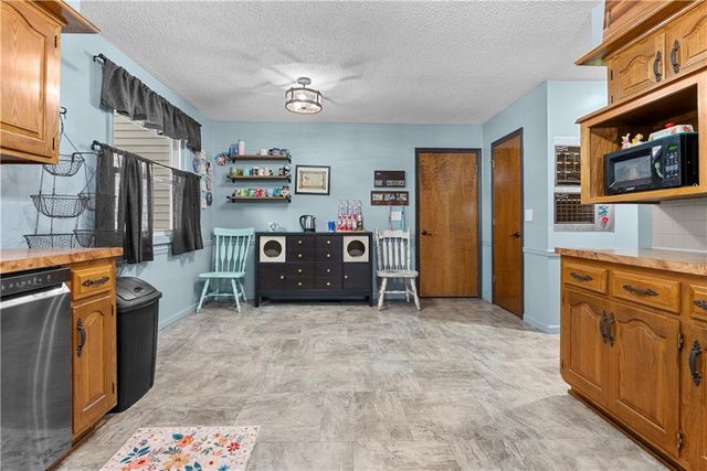 2120 E 153rd Terrace, Olathe, KS 66062