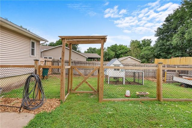 2120 E 153rd Terrace, Olathe, KS 66062