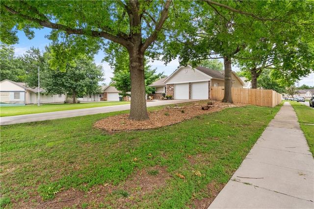 2120 E 153rd Terrace, Olathe, KS 66062