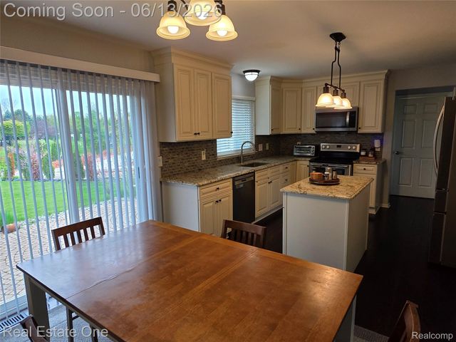 3622 Times Square Boulevard, Canton Charter Township, MI 48188