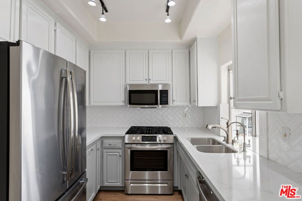 5145 Yarmouth Avenue 29, Encino, CA 91316 — photo 4