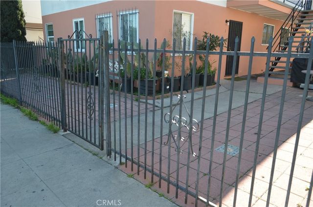 5909 Whitnall Hwy, North Hollywood, CA 91601