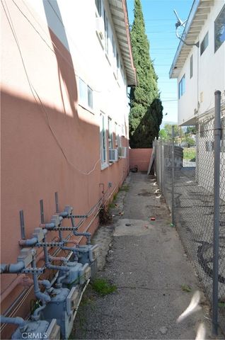 5909 Whitnall Hwy, North Hollywood, CA 91601