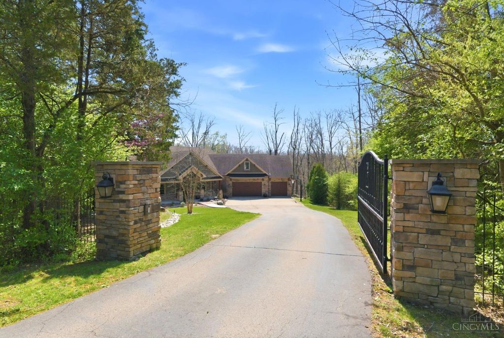 855 Willow Oak Court, Clearcreek Twp., OH 45066