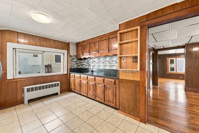 125 Maywood St, Worcester, MA 01603