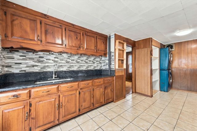 125 Maywood St, Worcester, MA 01603