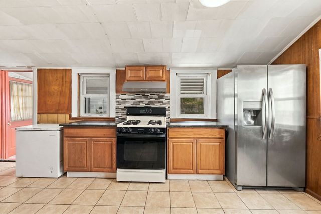125 Maywood St, Worcester, MA 01603