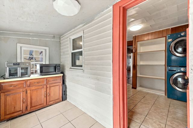 125 Maywood St, Worcester, MA 01603