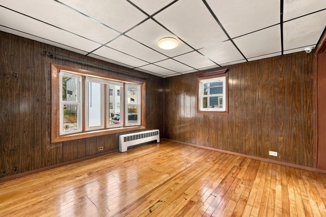 125 Maywood St, Worcester, MA 01603