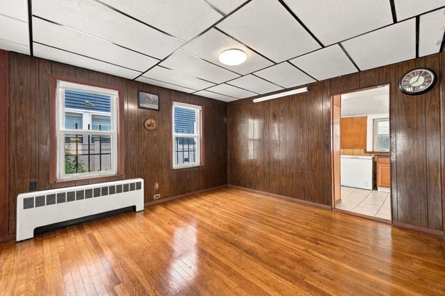 125 Maywood St, Worcester, MA 01603
