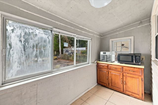 125 Maywood St, Worcester, MA 01603