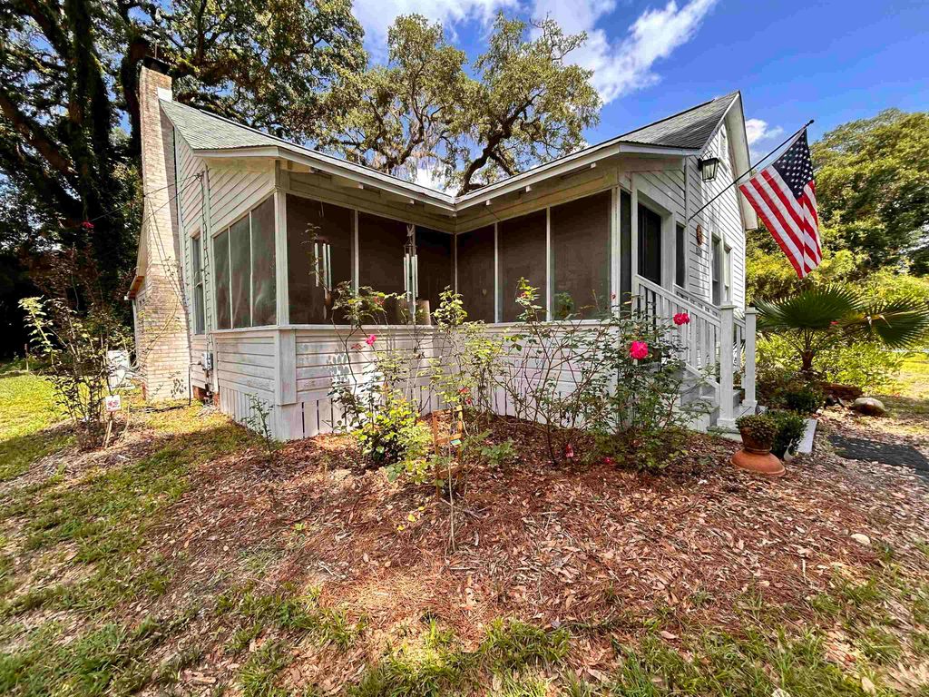 1532 Country Lane, Tallahassee, FL 32304