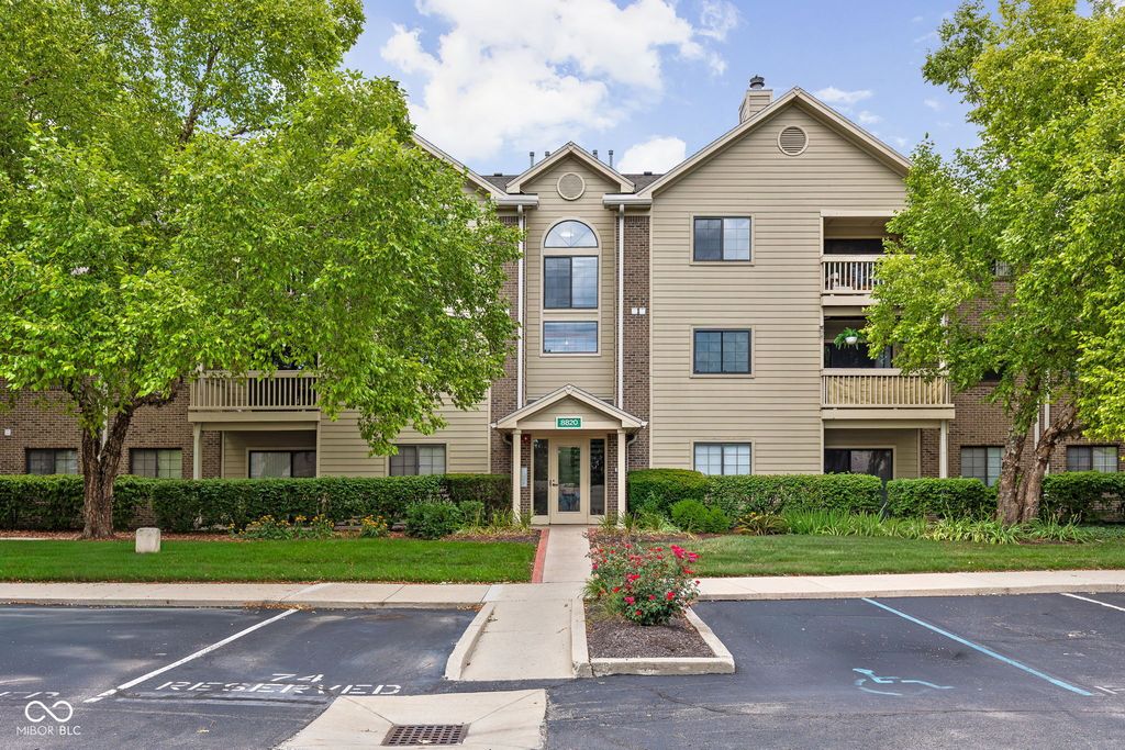 8820 Yardley Court 104, Indianapolis, IN 46268