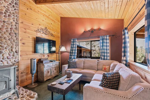 2948 WILDCAT Trail, Overgaard, AZ 85933