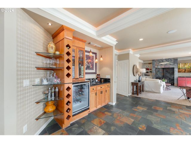 317 AKER Dr, Myrtle Creek, OR 97457