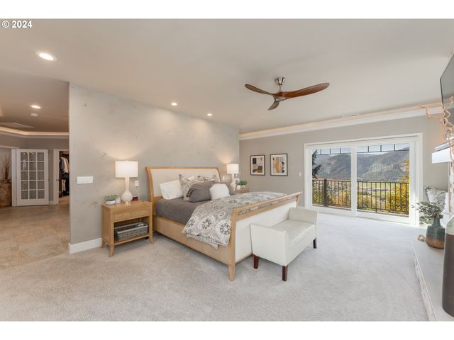 317 AKER Dr, Myrtle Creek, OR 97457