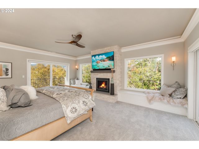 317 AKER Dr, Myrtle Creek, OR 97457