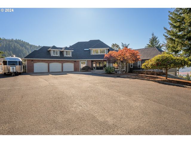 317 AKER Dr, Myrtle Creek, OR 97457