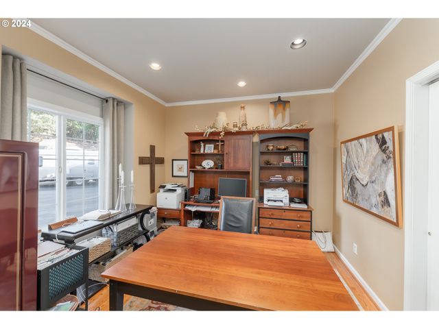 317 AKER Dr, Myrtle Creek, OR 97457