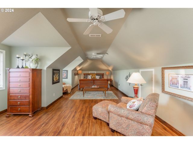 317 AKER Dr, Myrtle Creek, OR 97457