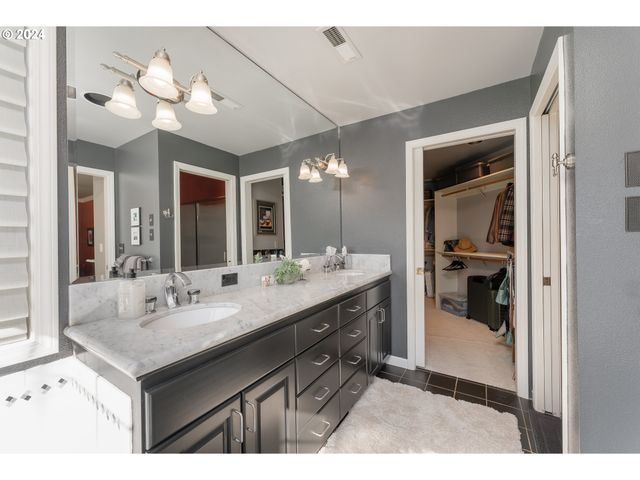 317 AKER Dr, Myrtle Creek, OR 97457