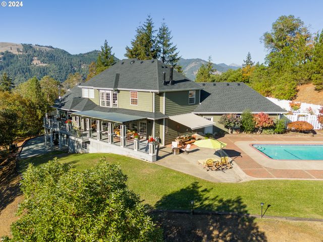 317 AKER Dr, Myrtle Creek, OR 97457