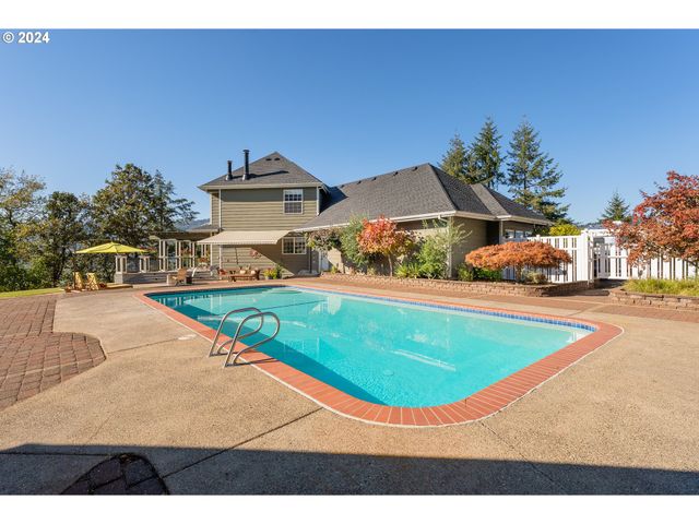 317 AKER Dr, Myrtle Creek, OR 97457