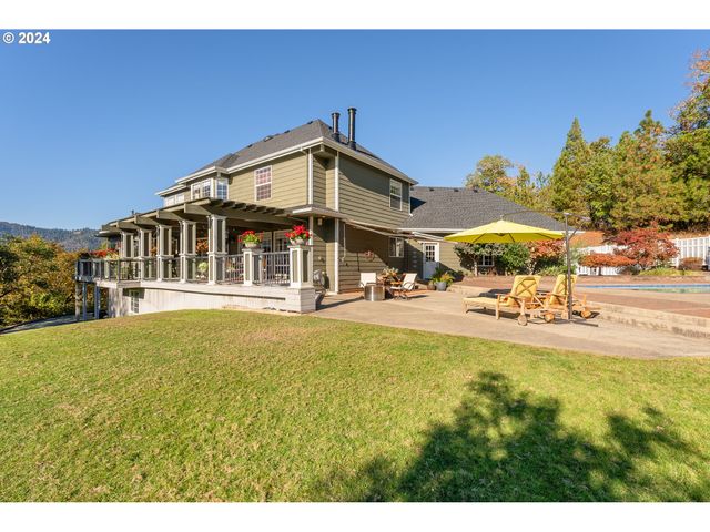 317 AKER Dr, Myrtle Creek, OR 97457