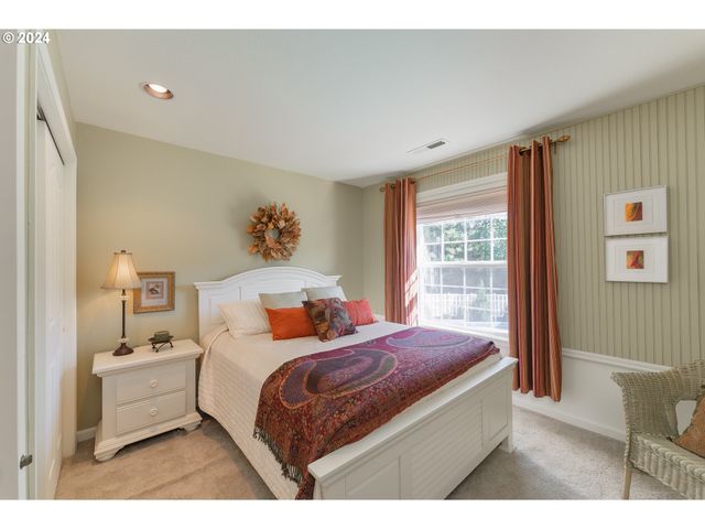 317 AKER Dr, Myrtle Creek, OR 97457