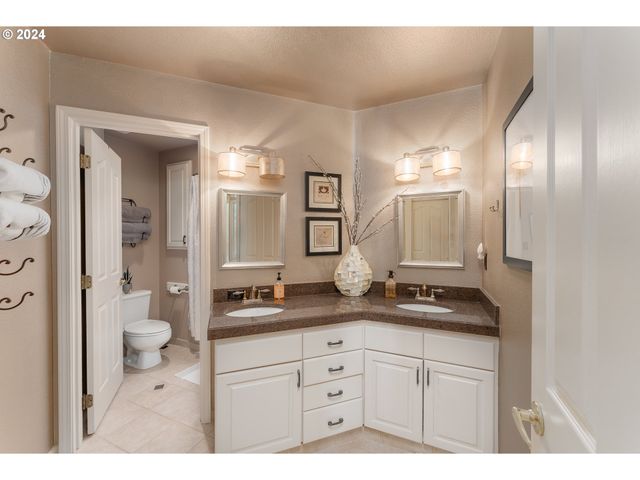 317 AKER Dr, Myrtle Creek, OR 97457