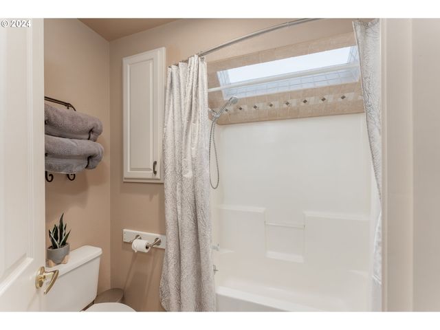 317 AKER Dr, Myrtle Creek, OR 97457