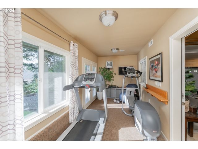 317 AKER Dr, Myrtle Creek, OR 97457