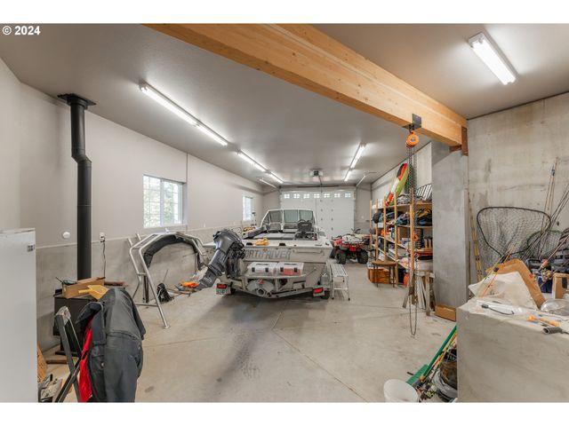 317 AKER Dr, Myrtle Creek, OR 97457