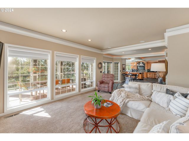 317 AKER Dr, Myrtle Creek, OR 97457