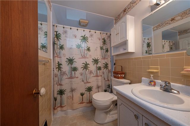 420 Violet Dr, Lower Burrell, PA 15068