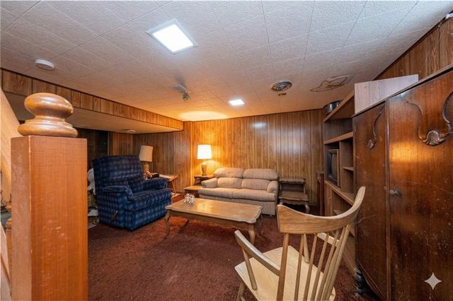 420 Violet Dr, Lower Burrell, PA 15068