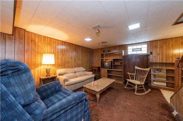 420 Violet Dr, Lower Burrell, PA 15068