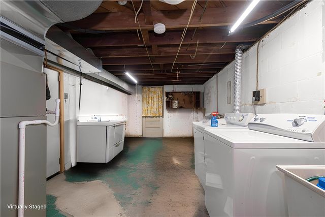 420 Violet Dr, Lower Burrell, PA 15068