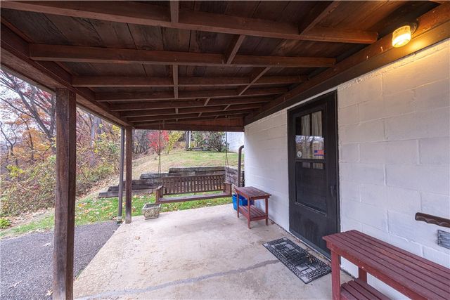 420 Violet Dr, Lower Burrell, PA 15068