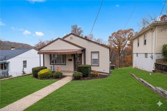 420 Violet Dr, Lower Burrell, PA 15068