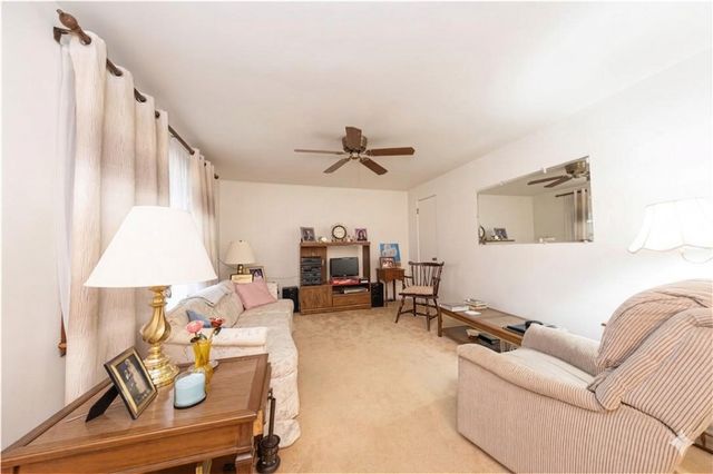 420 Violet Dr, Lower Burrell, PA 15068