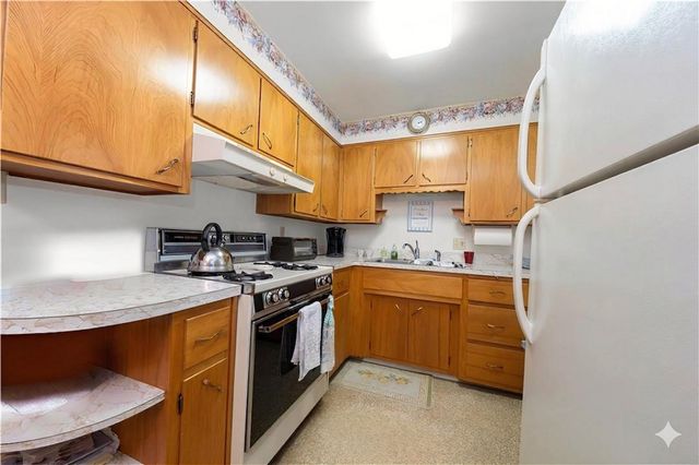 420 Violet Dr, Lower Burrell, PA 15068