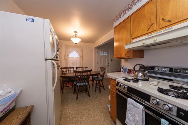 420 Violet Dr, Lower Burrell, PA 15068