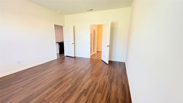 717 Yorkshire Drive, Lavon, TX 75166