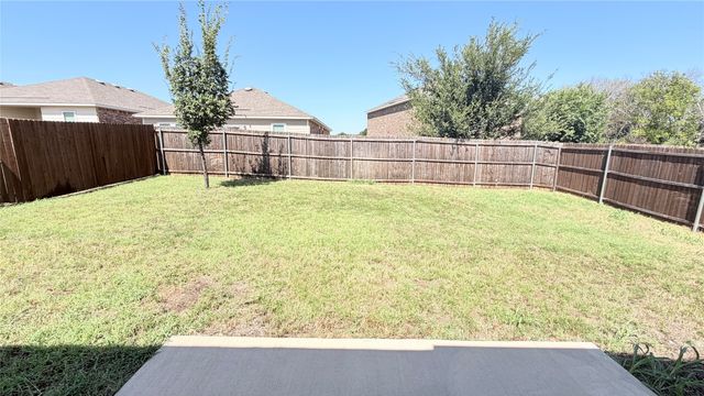 717 Yorkshire Drive, Lavon, TX 75166