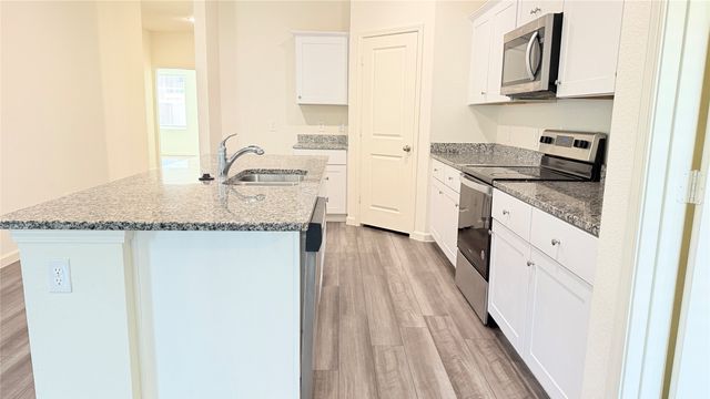 717 Yorkshire Drive, Lavon, TX 75166